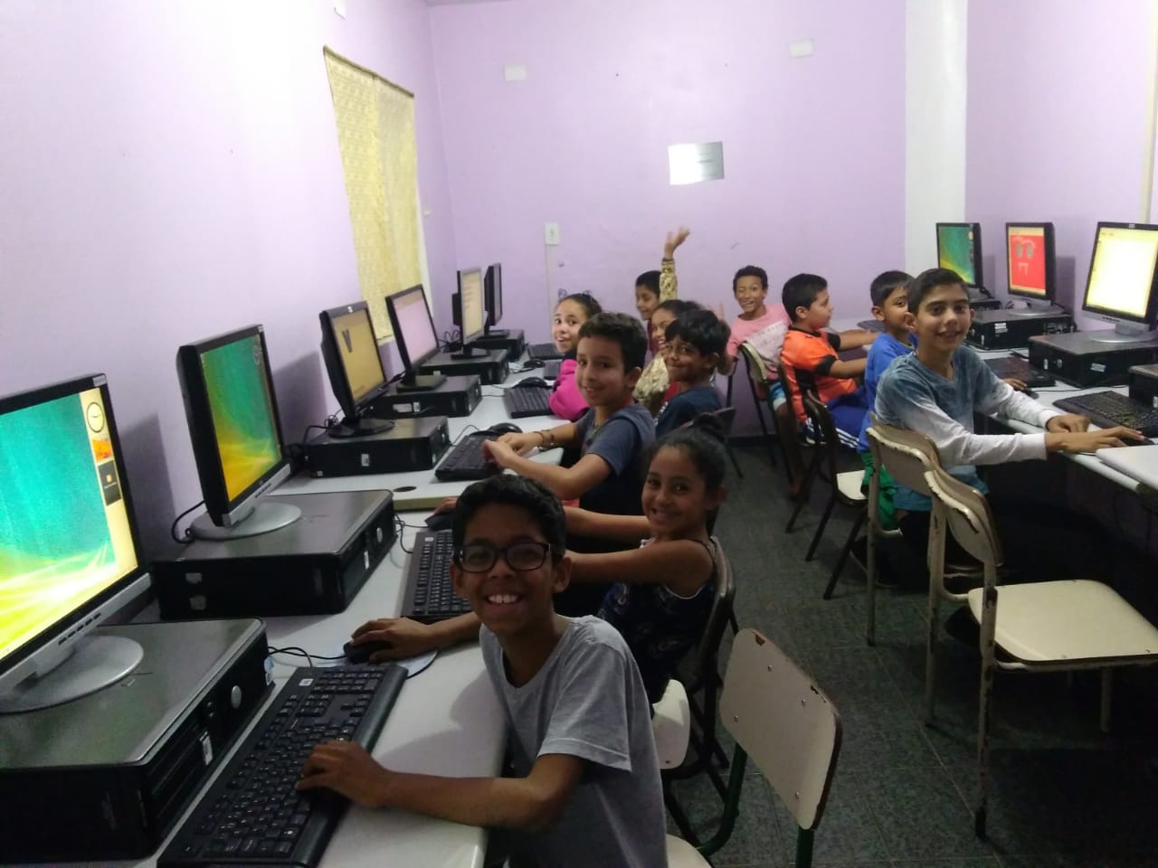 Doação de Laboratório de Informática para Associação Dos Moradores Da Vila Arco Íris - AMAI