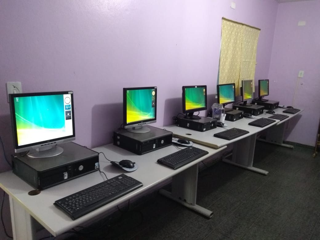 Doação de Laboratório de Informática para Associação Dos Moradores Da Vila Arco Íris - AMAI