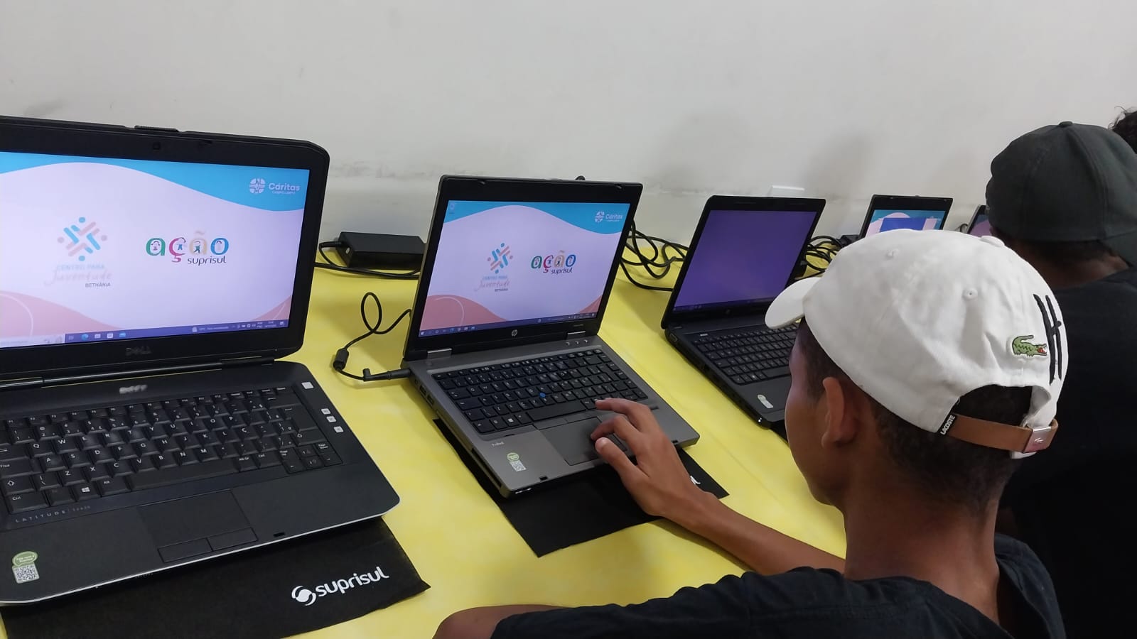 Centro para Juventude Bethânia ganha laboratório de informática da Suprisul